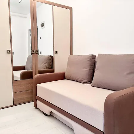 Aly Airport - Private Parking, Modern