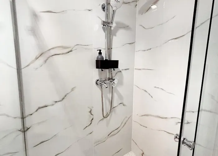 Lägenhet Aly Airport - Private Parking