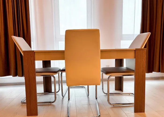 Lägenhet Aly Airport - Private Parking